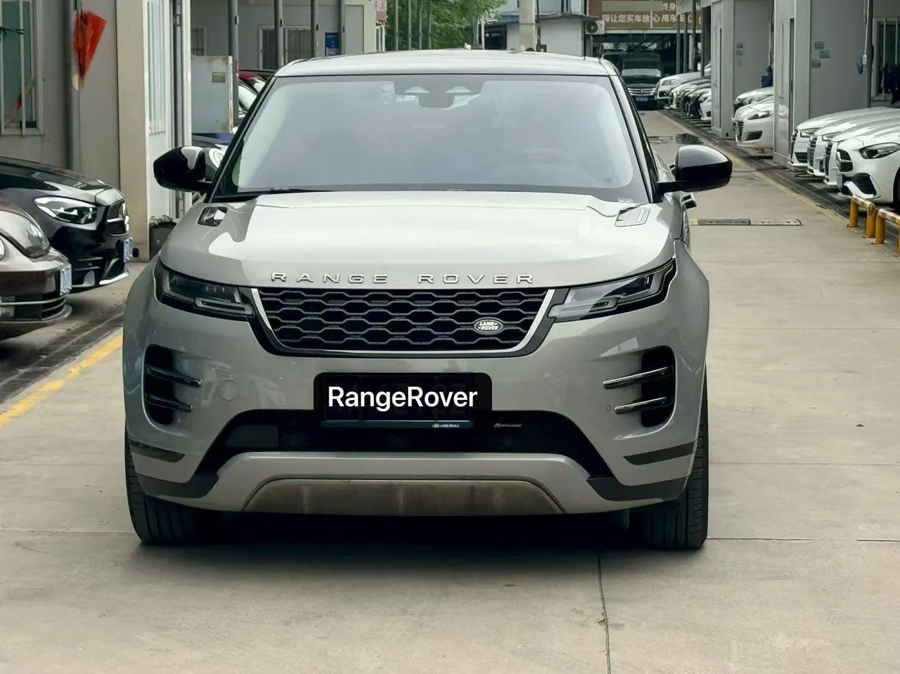 Land Rover 2022 Range Rover Aurora L 48V 2.0T 249PS R-Dynamic Deluxe Automatic Gear 2