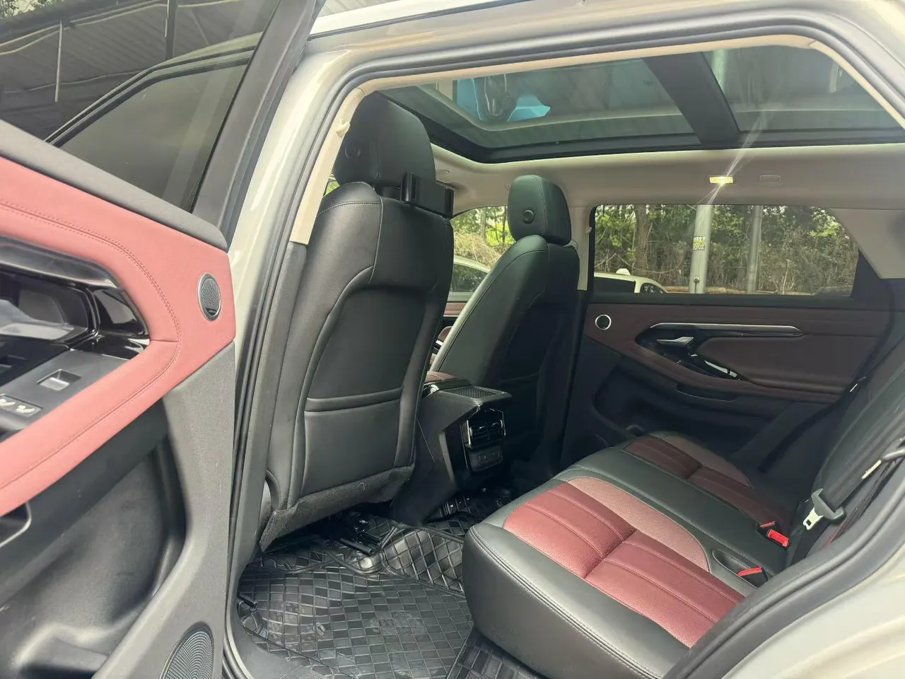 Land Rover 2022 Range Rover Aurora L 48V 2.0T 249PS R-Dynamic Deluxe Automatic Gear 6