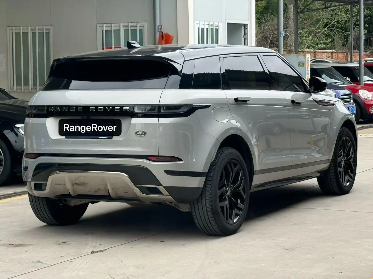 Land Rover 2022 Range Rover Aurora L 48V 2.0T 249PS R-Dynamic Deluxe Automatic Gear 9