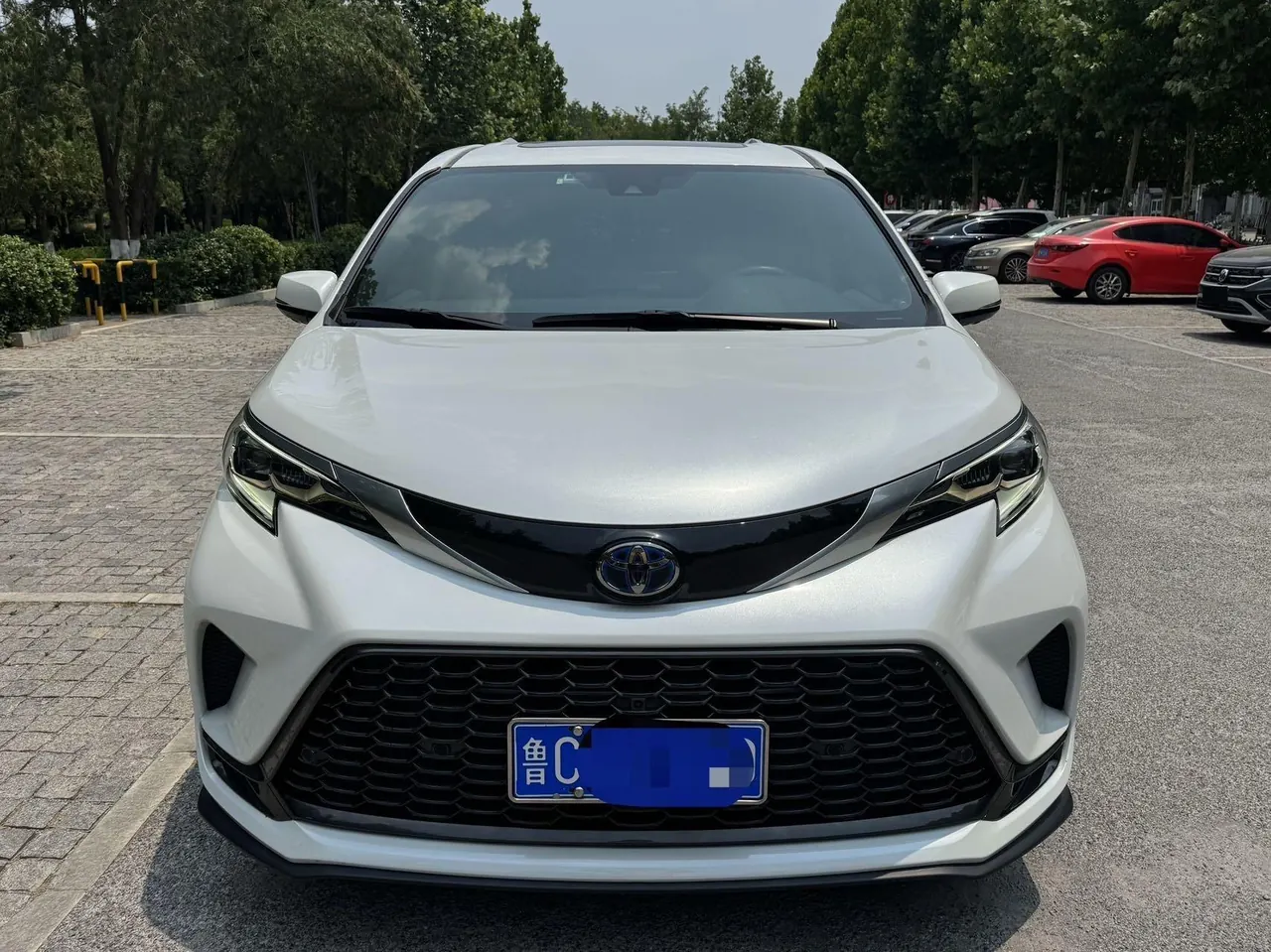 Toyota 2023 Grevia HYBRID 2.5 Stepless Premium PLUS Edition Automatic Gear 2