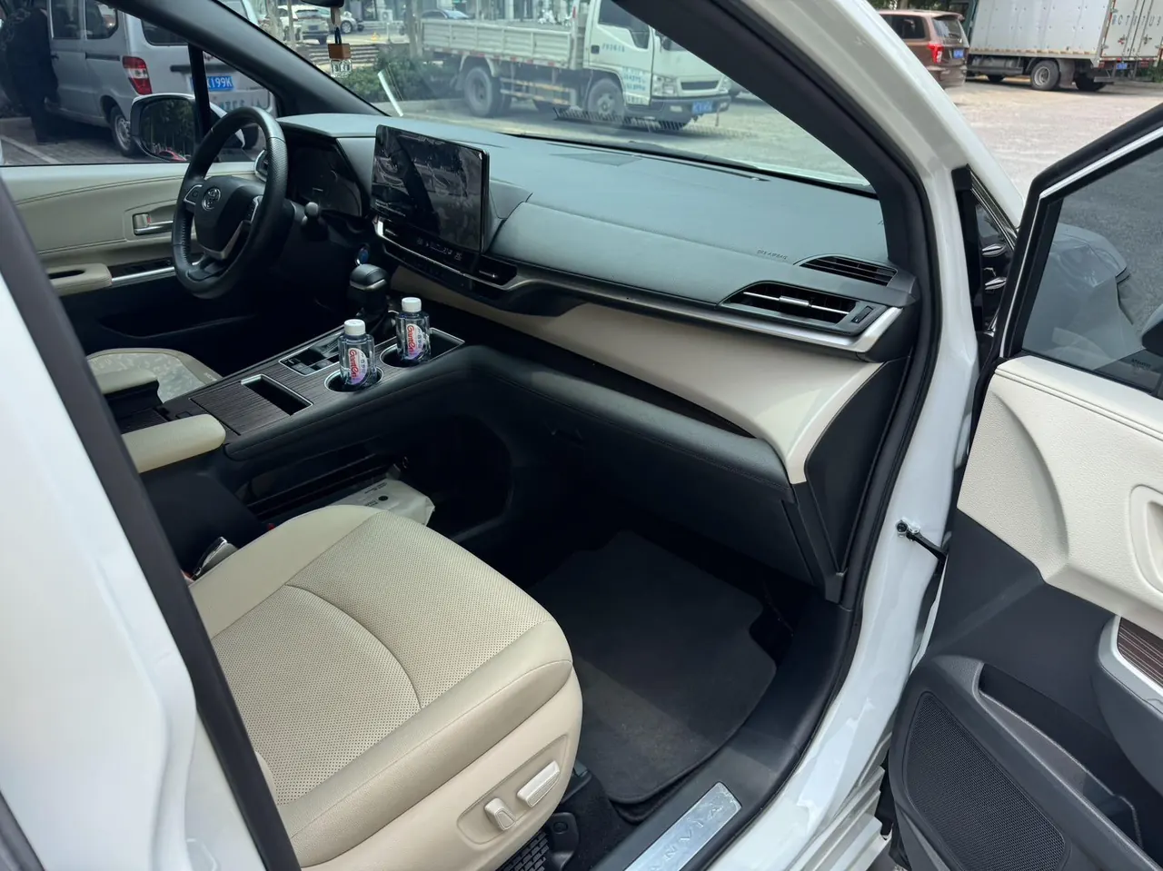 Toyota 2023 Grevia HYBRID 2.5 Stepless Premium PLUS Edition Automatic Gear 8