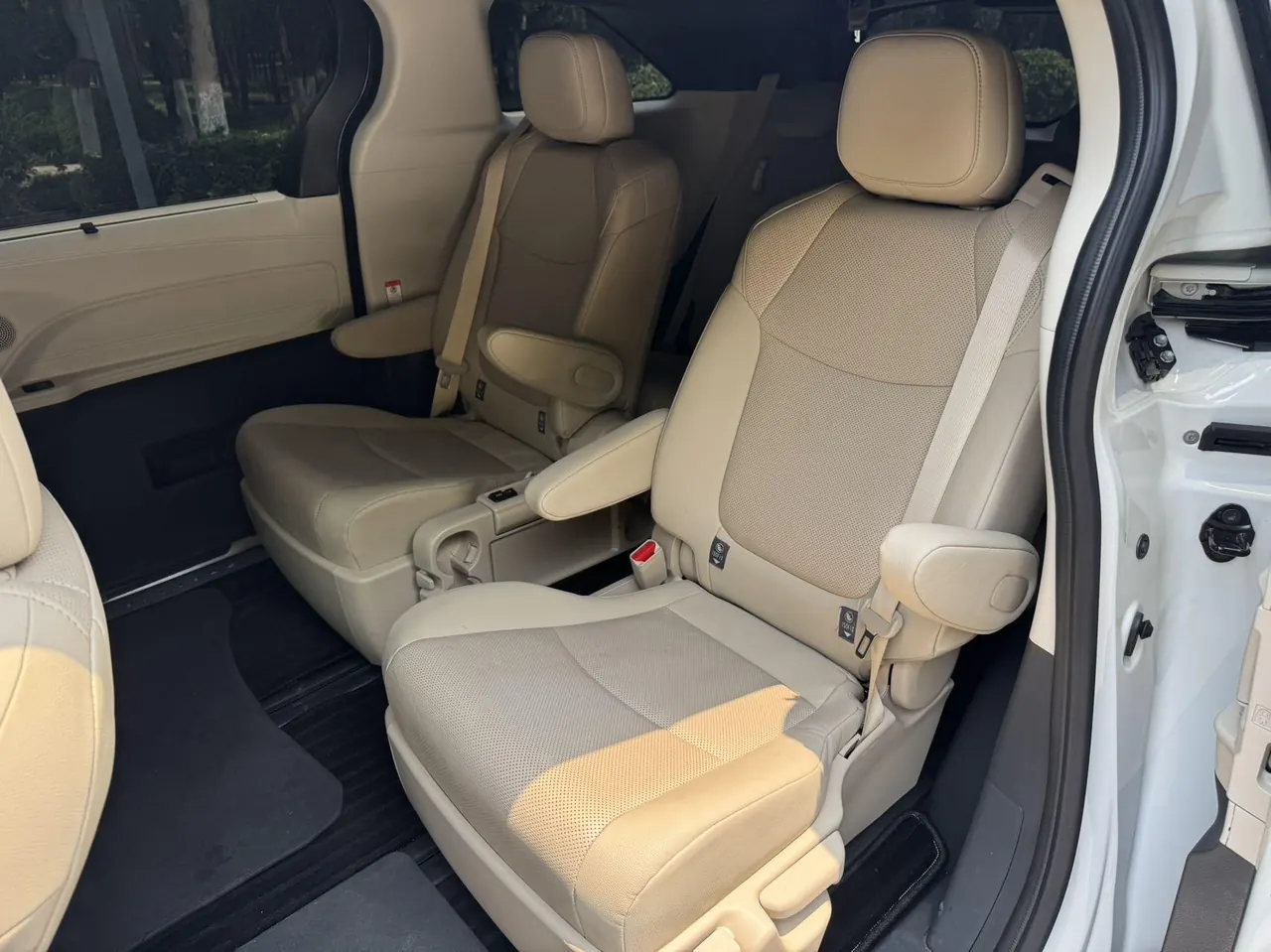 Toyota 2023 Grevia HYBRID 2.5 Stepless Premium PLUS Edition Automatic Gear 9