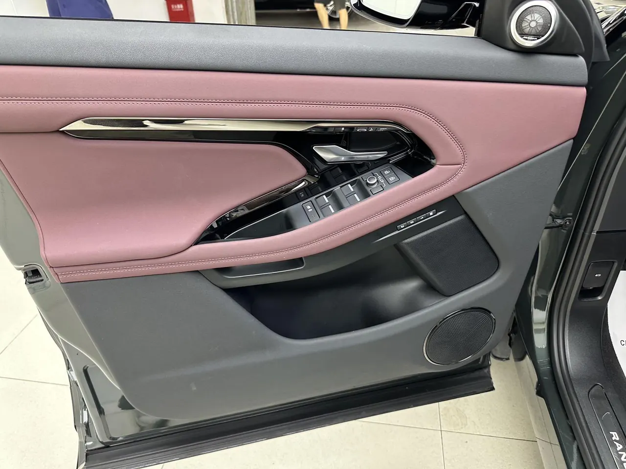 Land Rover 2024 evoque L 48V 2.0T 249PS automatic gear 5