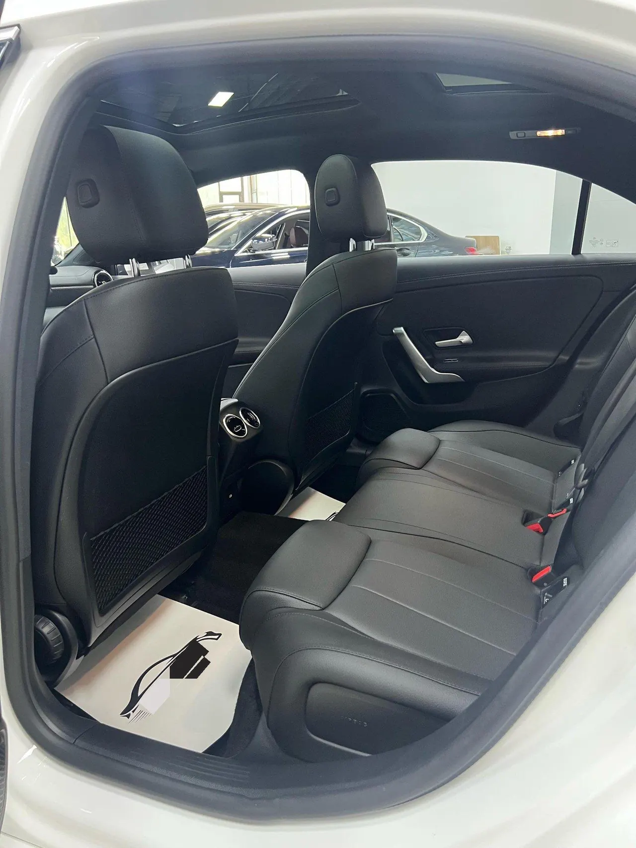 Mercedes Benz Class A 2023 A 180 L 1.3T automatic gear 13