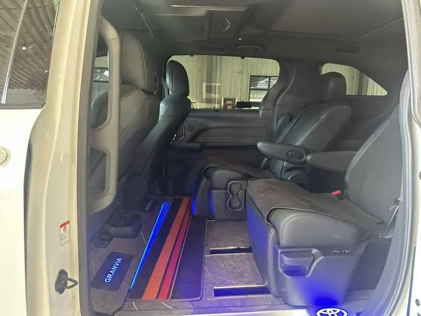 Toyota 2023 Grevia HYBRID 2.5 Stepless VIP Edition Automatic Gear 5