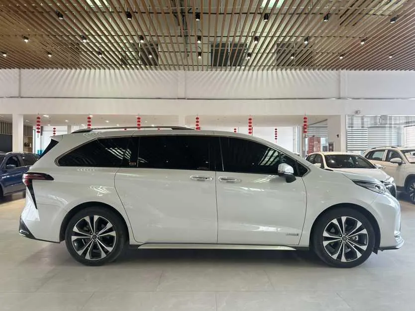 Toyota 2023 Grevia HYBRID 2.5 Stepless VIP Edition Automatic Gear 6