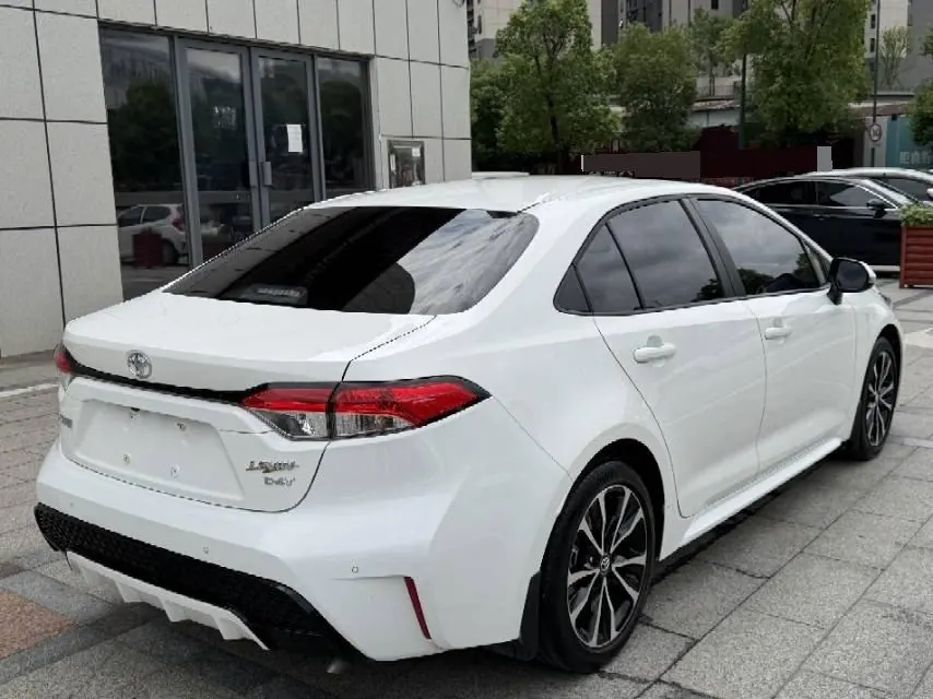 Toyota 2022 Lei Ling 1.2T Stepless 185T Sports Edition Automatic Gear 3