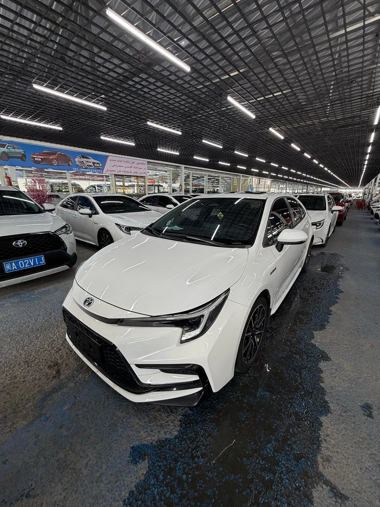 Toyota 2023 Lei Ling Shuangqing 1.8 Stepless Intelligent Electric Hybrid Sports Edition Automatic Gear - View 1