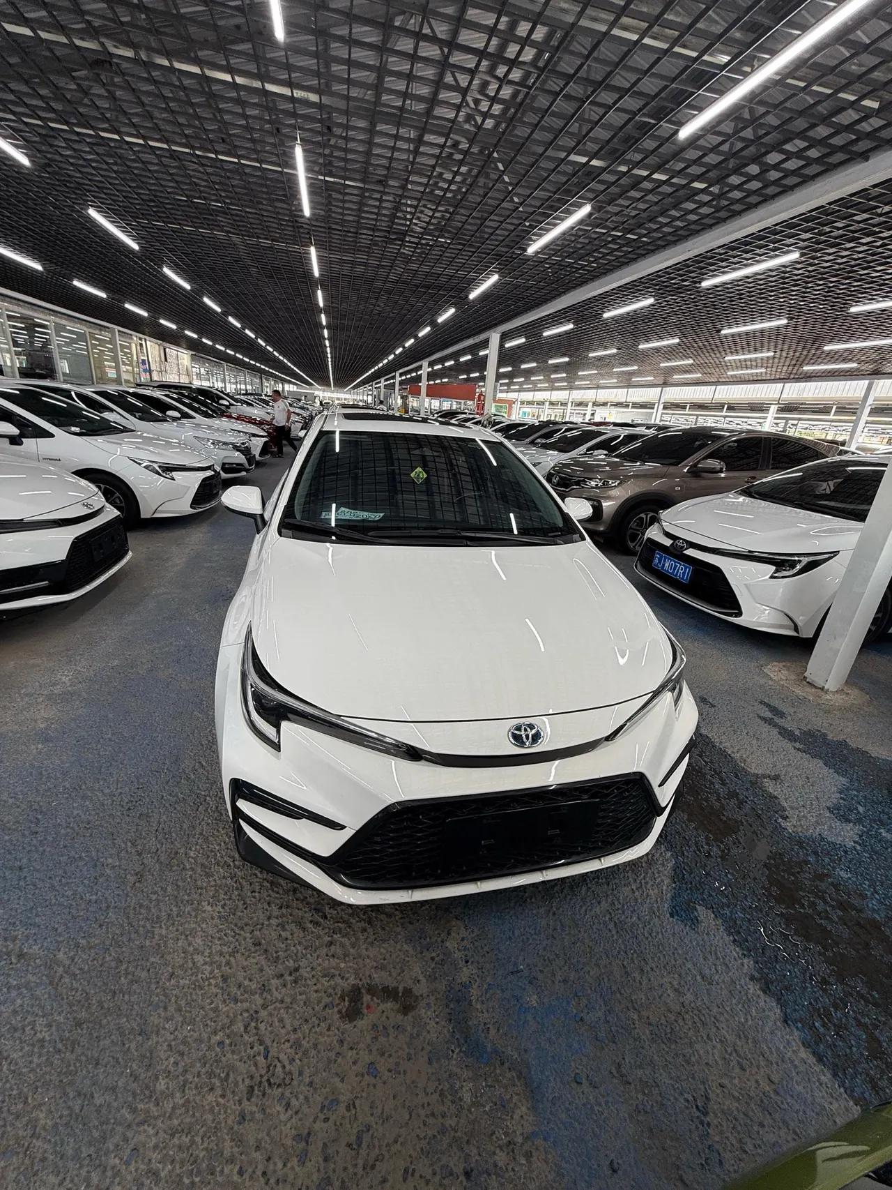 Toyota 2023 Lei Ling Shuangqing 1.8 Stepless Intelligent Electric Hybrid Sports Edition Automatic Gear 2