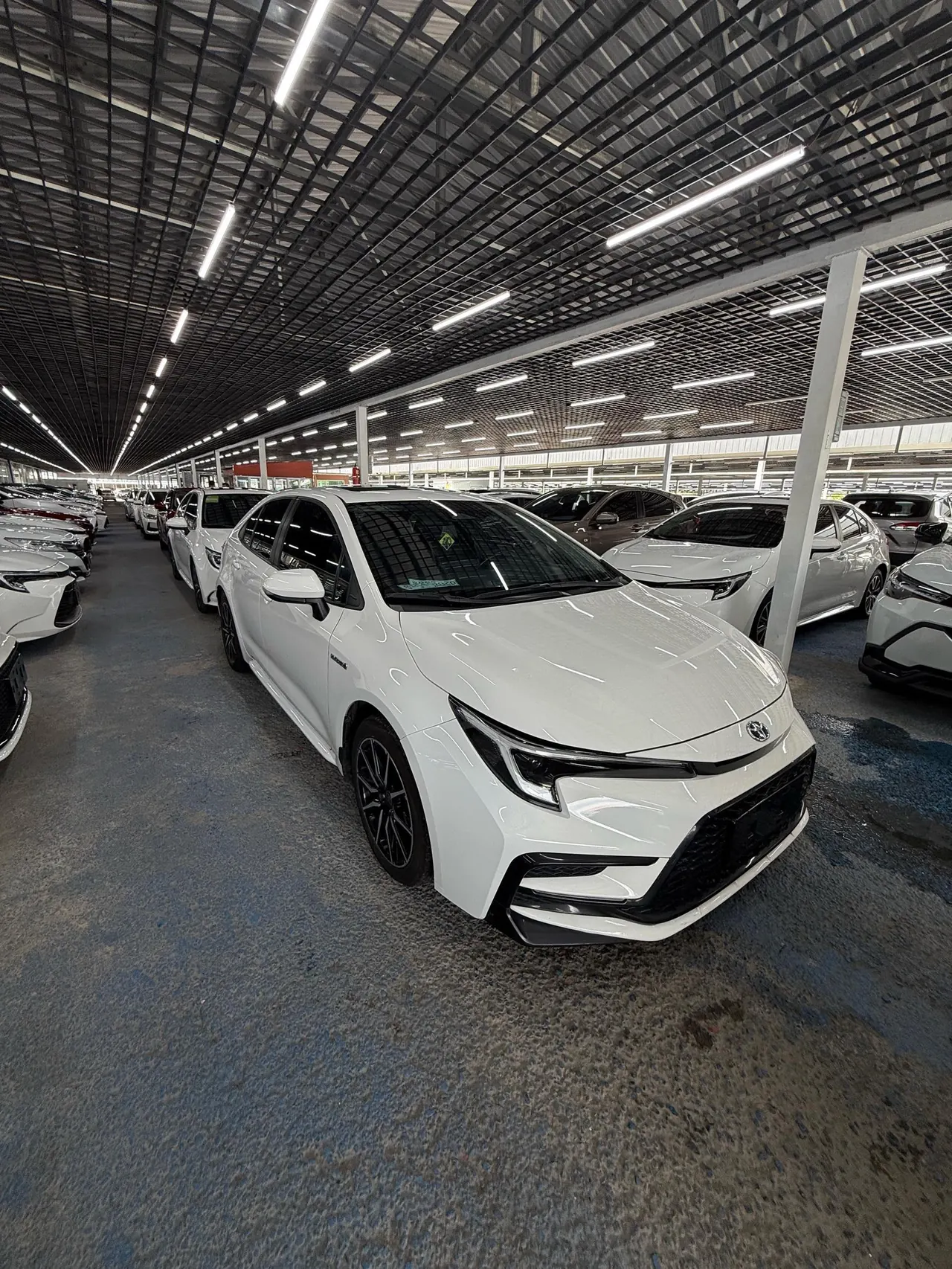 Toyota 2023 Lei Ling Shuangqing 1.8 Stepless Intelligent Electric Hybrid Sports Edition Automatic Gear 8