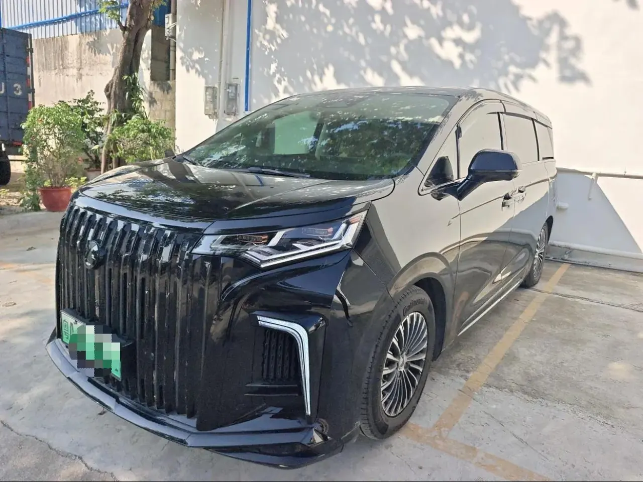 Denza 2024 Denza D9 DM-i 1.5T Stepless 980 Four-wheel Drive Honorable Automatic Gear - View 1