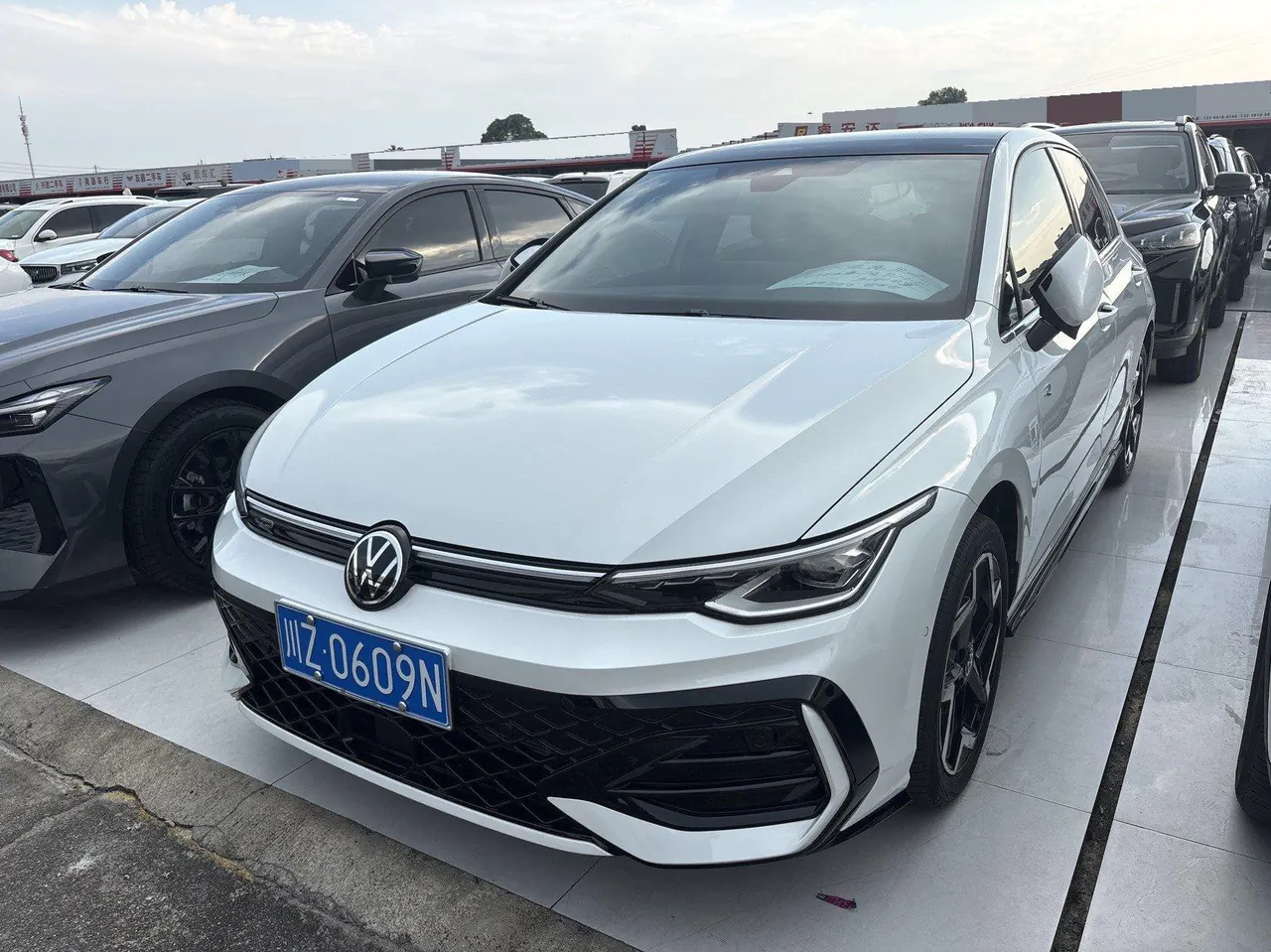 Volkswagen 2026 Golf 8 R-Line 1.5TSI 300TSI Automatic - View 1