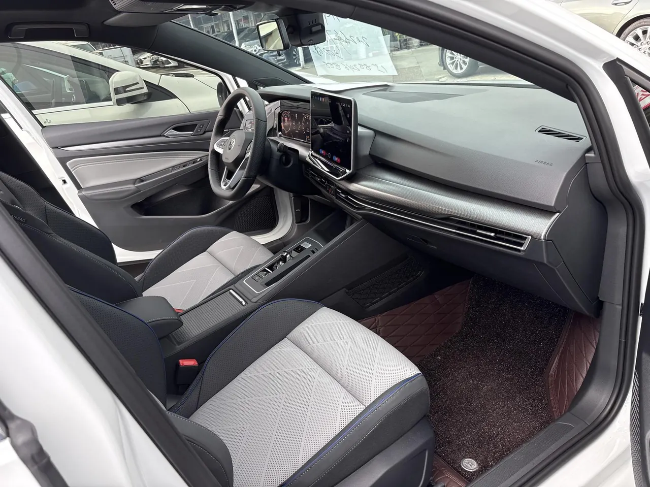 Volkswagen 2026 Golf 8 R-Line 1.5TSI 300TSI Automatic 7
