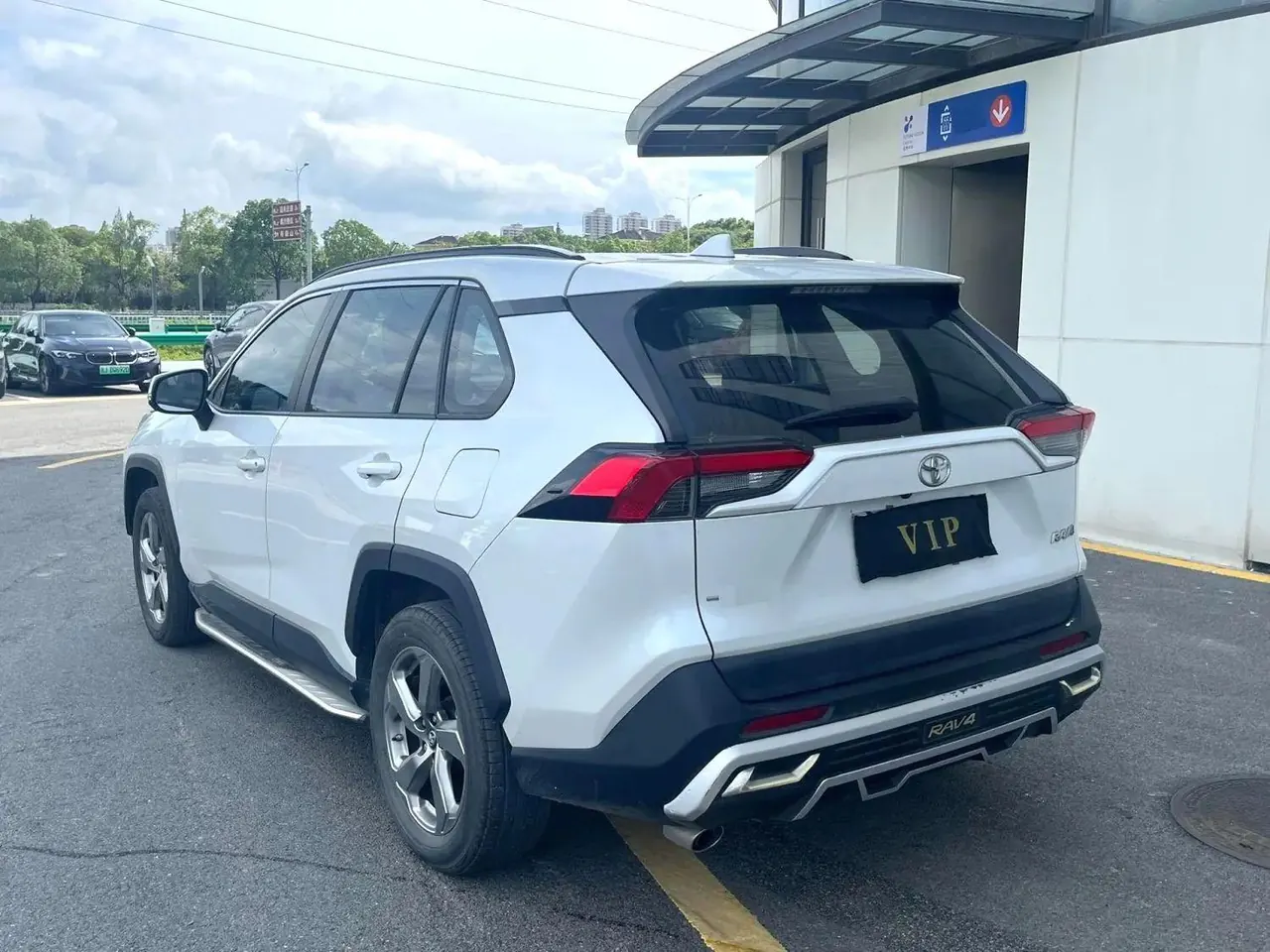 Toyota 2022 RAV4 Rongbo 2.0 Stepless Two-Drive Fashion Edition Automatic Gear 9