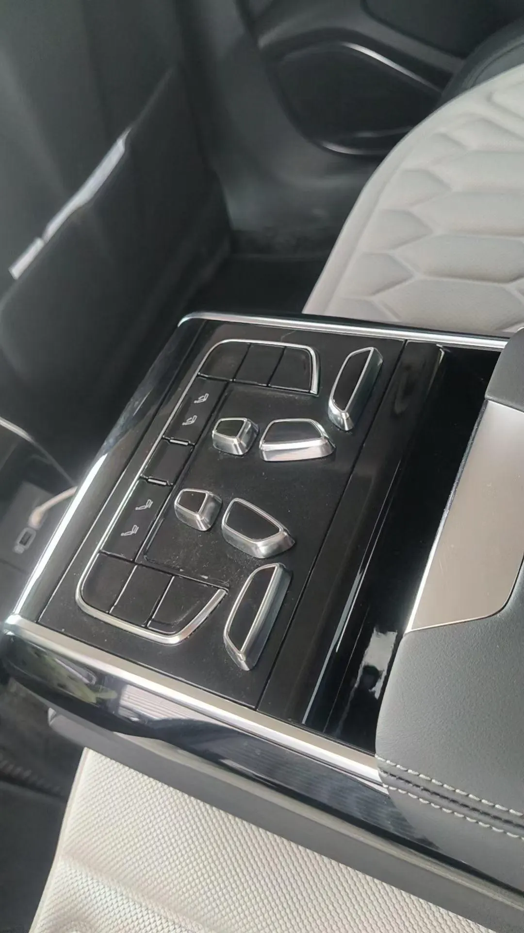 HongQi 2020 H9 48V 2.0T Zhilian Flag Edition Automatic Gear 6