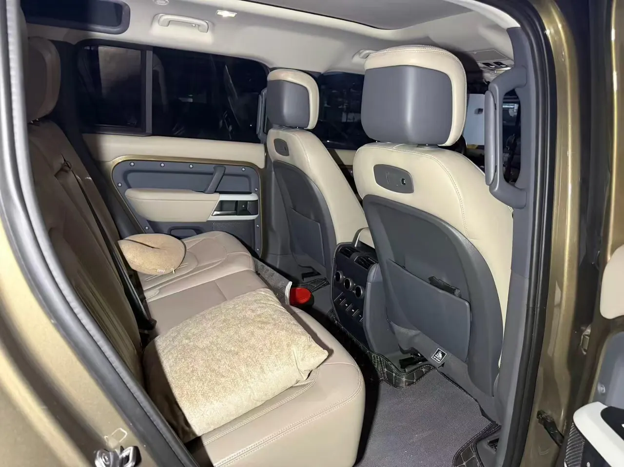 Land Rover Guard (Imported) 2020 Guard 110 3.0T P400 SE Automatic Gear 7