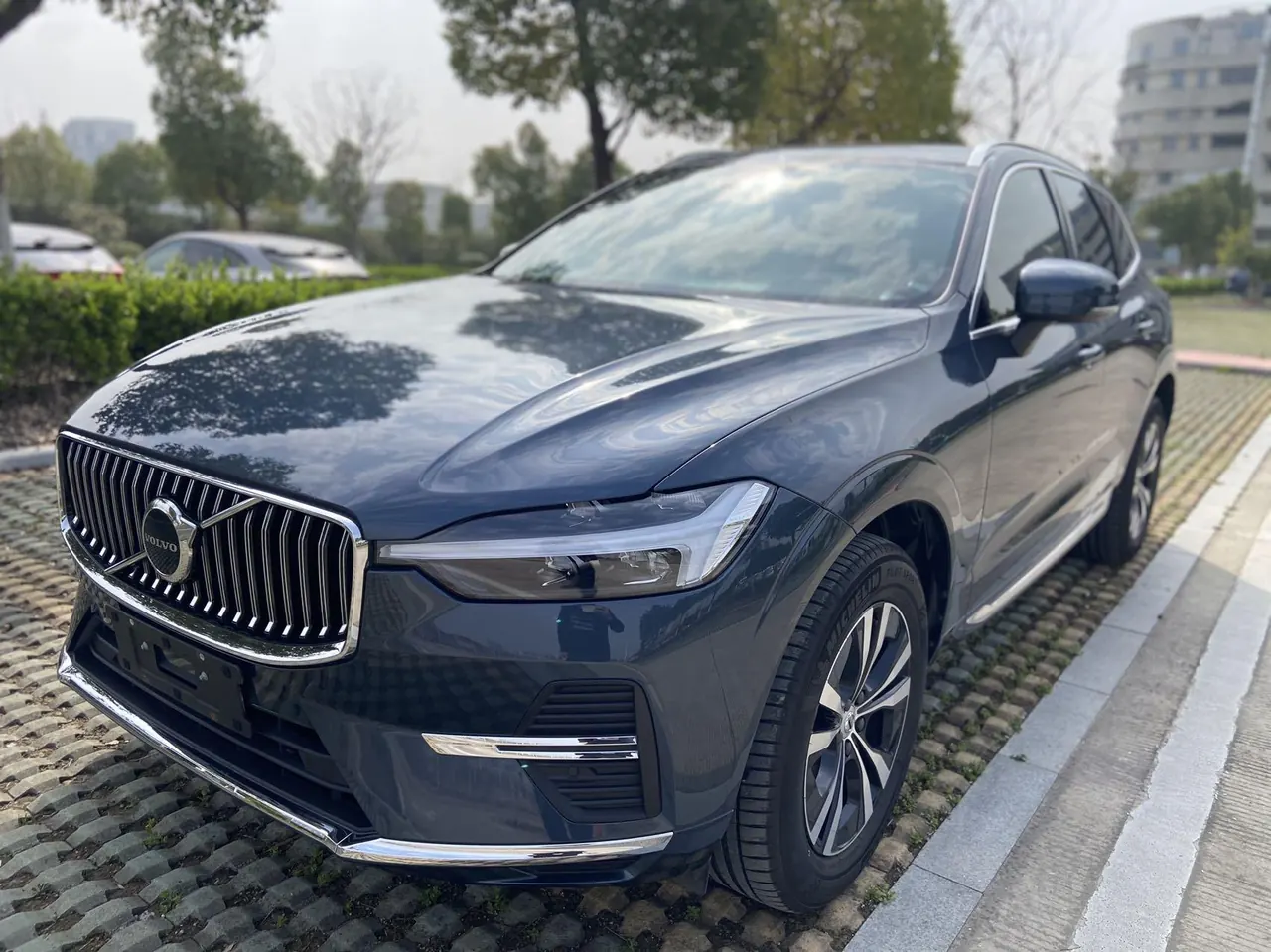 Volvo 2024 XC60 48V 2.0T B5 4-wheel-drive Zhiyi Deluxe Edition Automatic Gear - View 1
