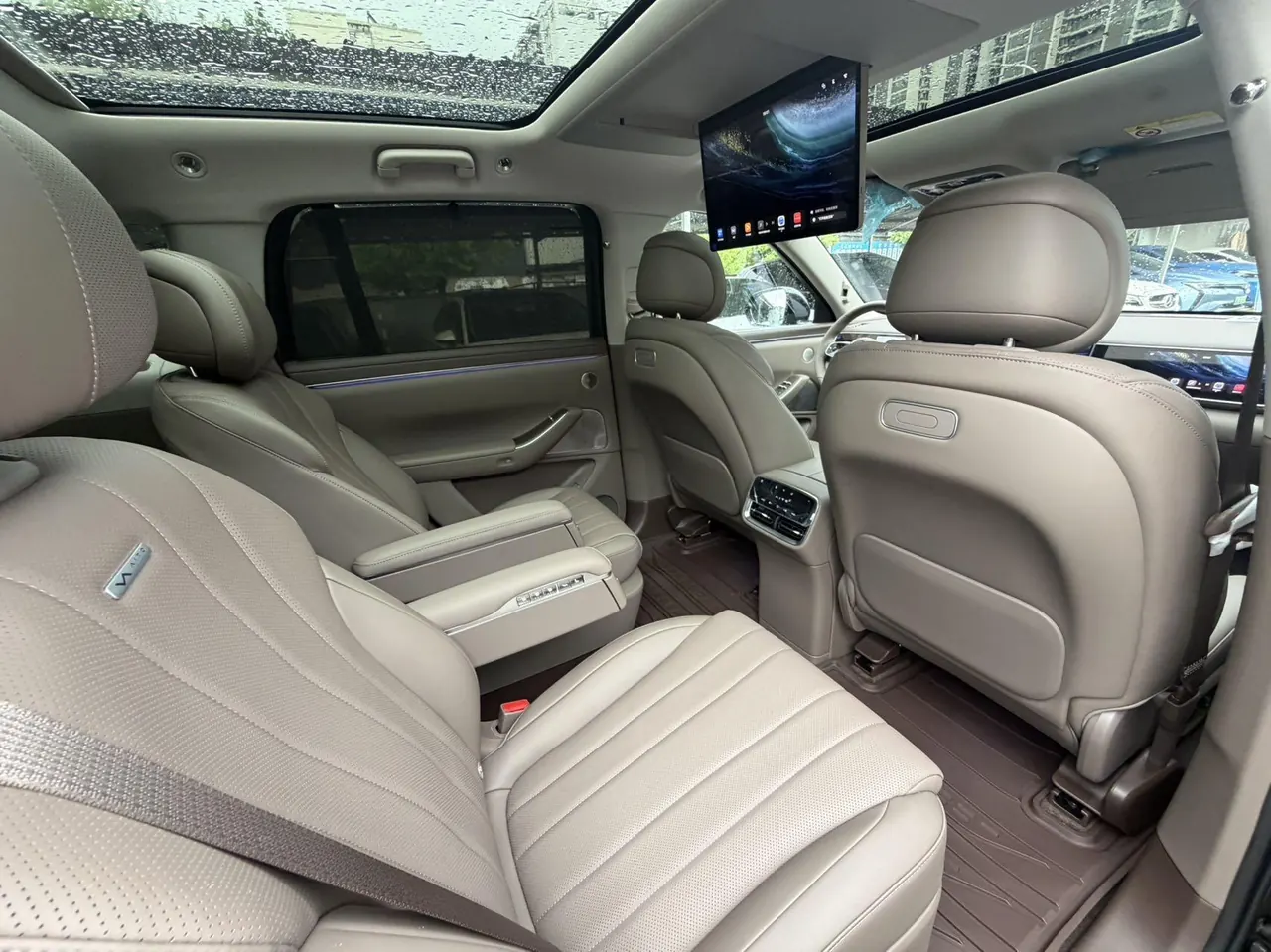 AITO 2026 AITO M7 extended range Ultra 4-wheel drive version 6 seats (192-line laser Radar) automatic gear 6