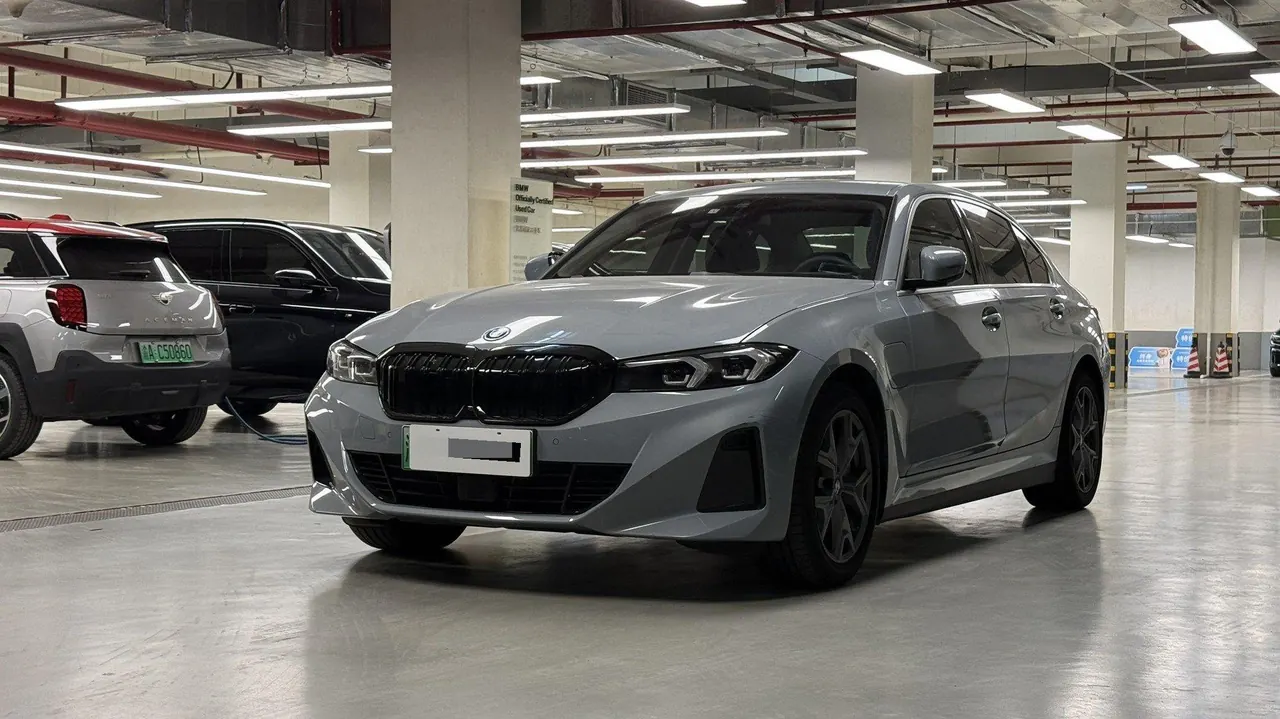 BMW 2025 i3 eDrive 35 L automatic gear - View 1