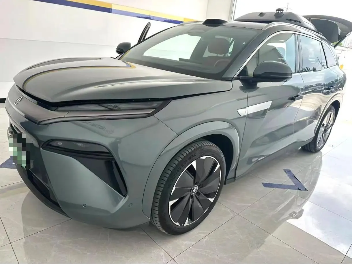 BYD 2025 Tang L DM 1.5T stepless 175KM unmanned aerial vehicle player version automatic gear - View 1