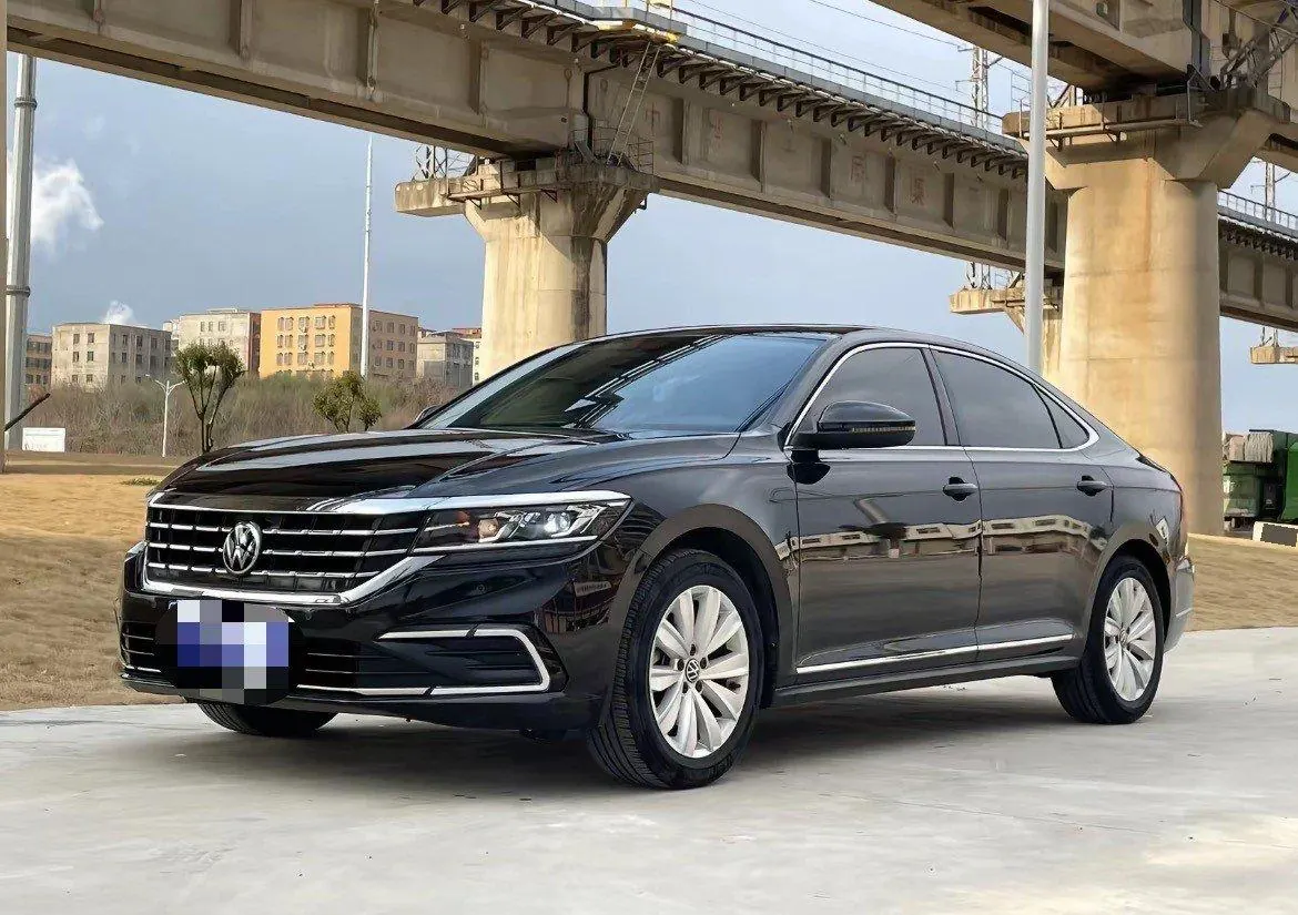 Volkswagen 2020 Passat 2.0TSI 330TSI Elite Edition Automatic - View 1