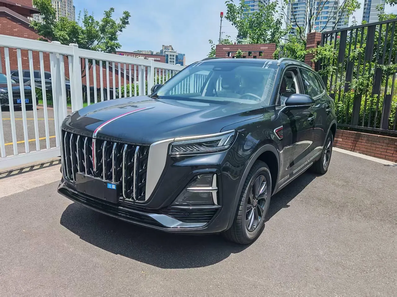 HongQi 2025 HS5 2.0T Two-Drive Flag Enjoy Pro Edition Automatic Gear - View 1