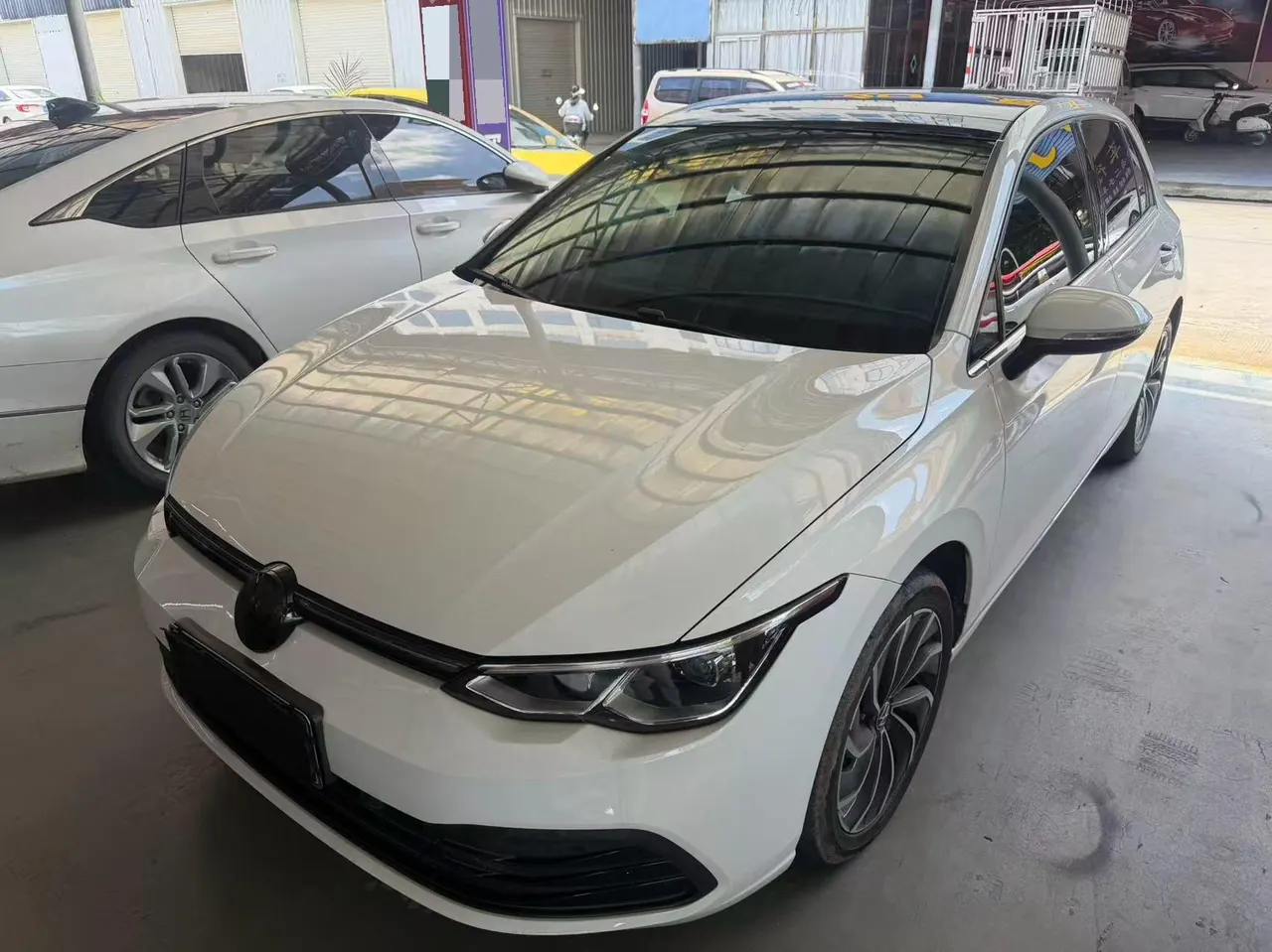 Volkswagen 2021 Golf 8 PRO 1.4TSI 280TSI Automatic - View 1