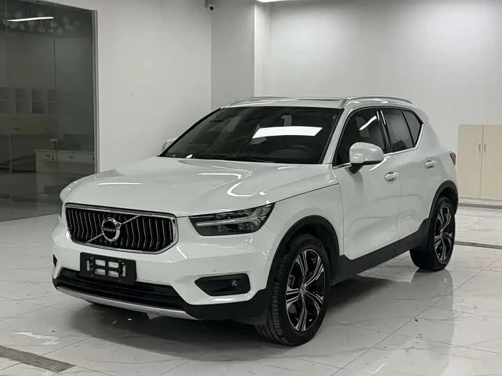 Volvo XC40 2021 T4 All-Wheel Drive Intelligent Luxury Edition - View 1