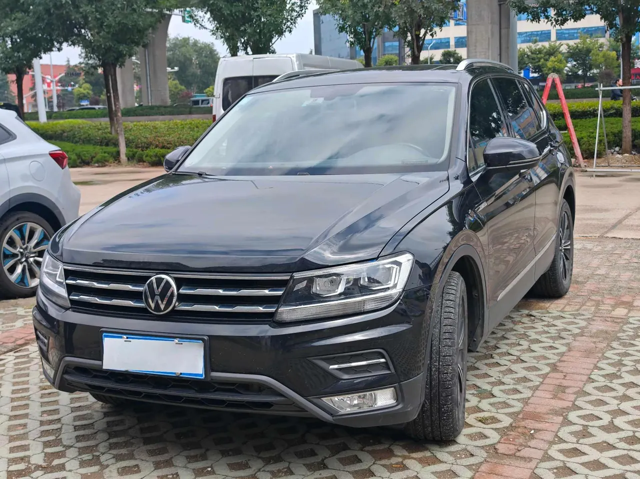 Volkswagen 2021 Tiguan L 2.0TSI 330TSI Two-Drive Smart Edition Automatic Gear - View 1