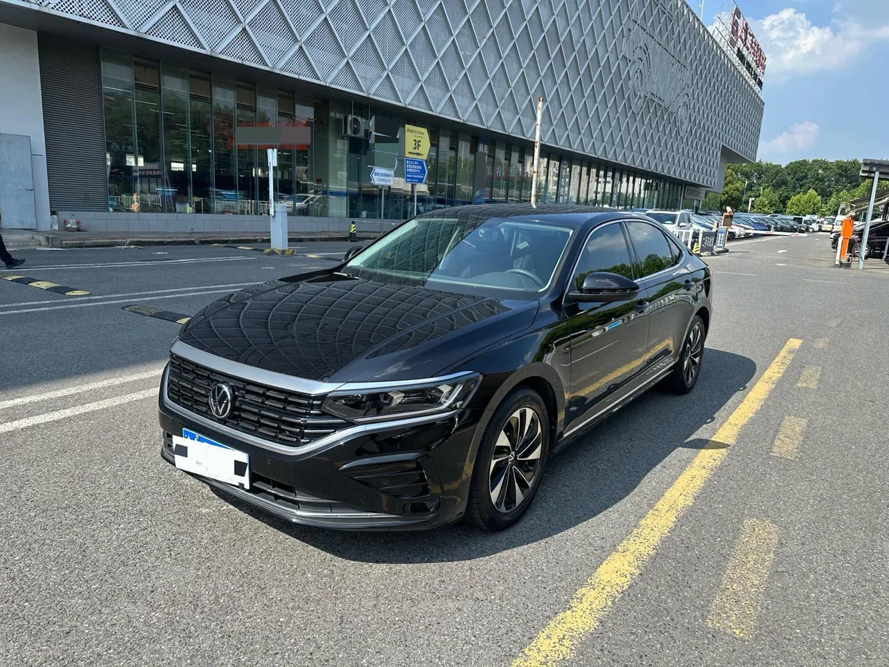 Volkswagen 2022 Passat 2.0TSI 330TSI Elite Edition Automatic - View 1
