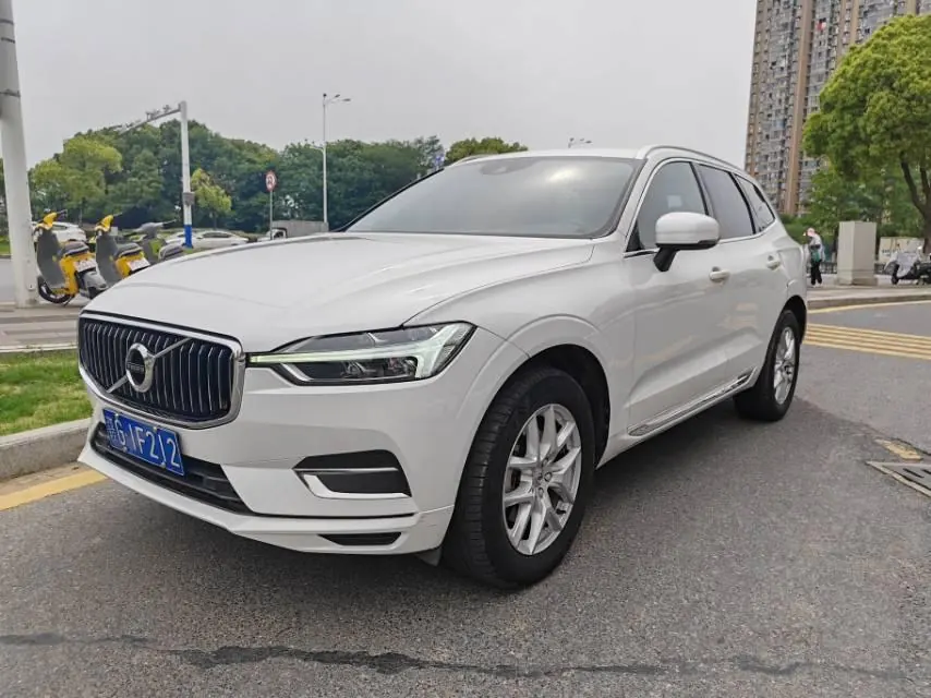 Volvo 2020 XC60 2.0T T5 4-wheel drive smart luxury automatic gear - View 1