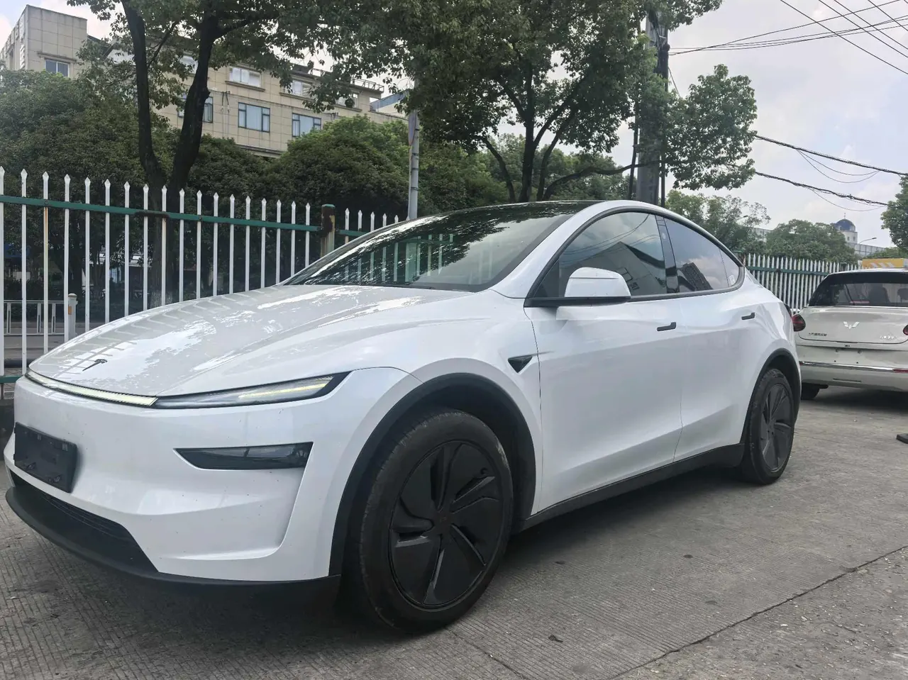 Tesla 2026 Model Y long endurance all-wheel drive version automatic transmission - View 1