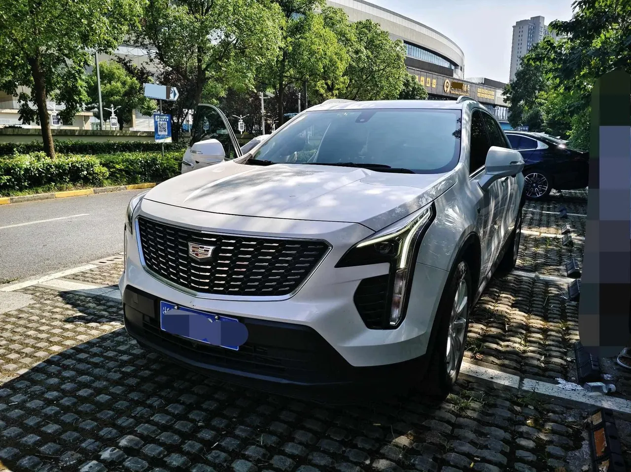 Cadillac 2021 XT4 2.0T 28T Two-Drive Leading Automatic Gear - View 1