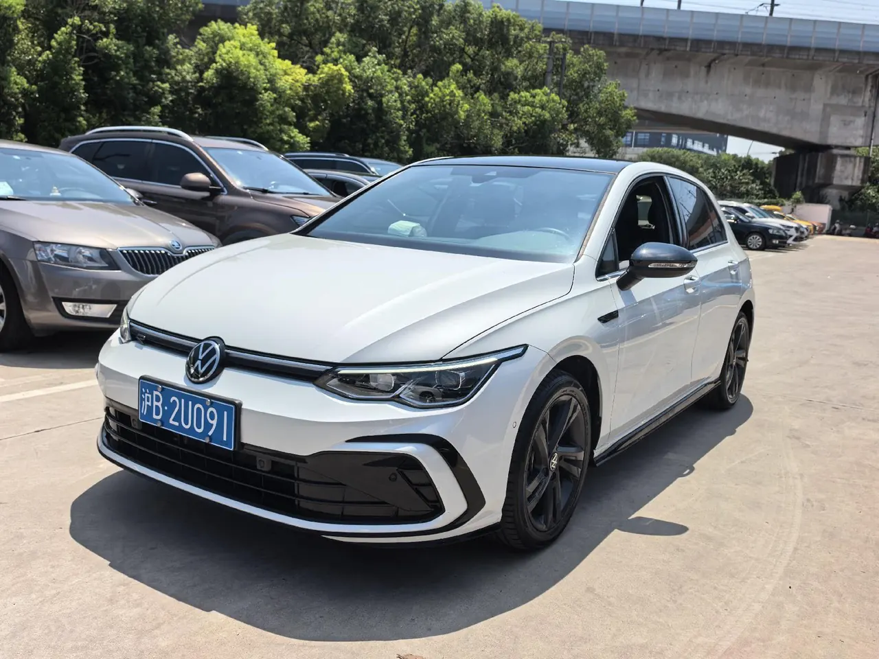 Volkswagen 2021 Golf 8 R-Line 1.4TSI 280TSI Automatic - View 1