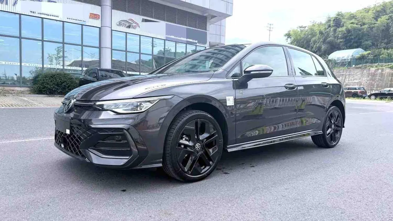 Volkswagen 2025 Golf 8 R-Line 1.5TSI 300TSI (Modified) Automatic Gear - View 1
