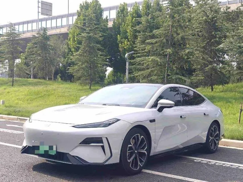 Geely Galaxy 2025 E 8 700km sailing smart driving version of automatic gear - View 1