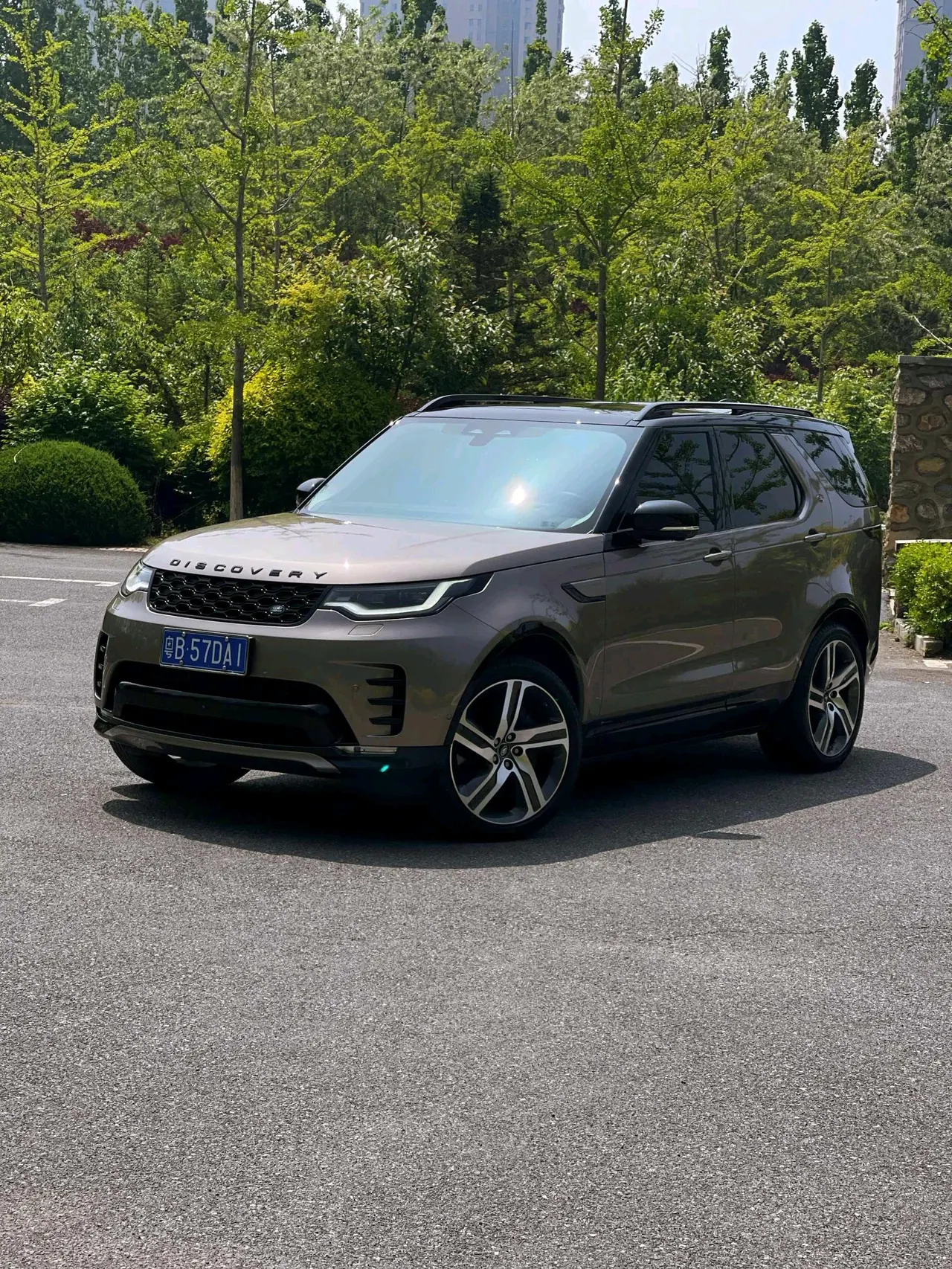 Land Rover found (imported) 2021 found 5 48V 3.0T 360PS R-Dynamic HSE automatic gear - View 1