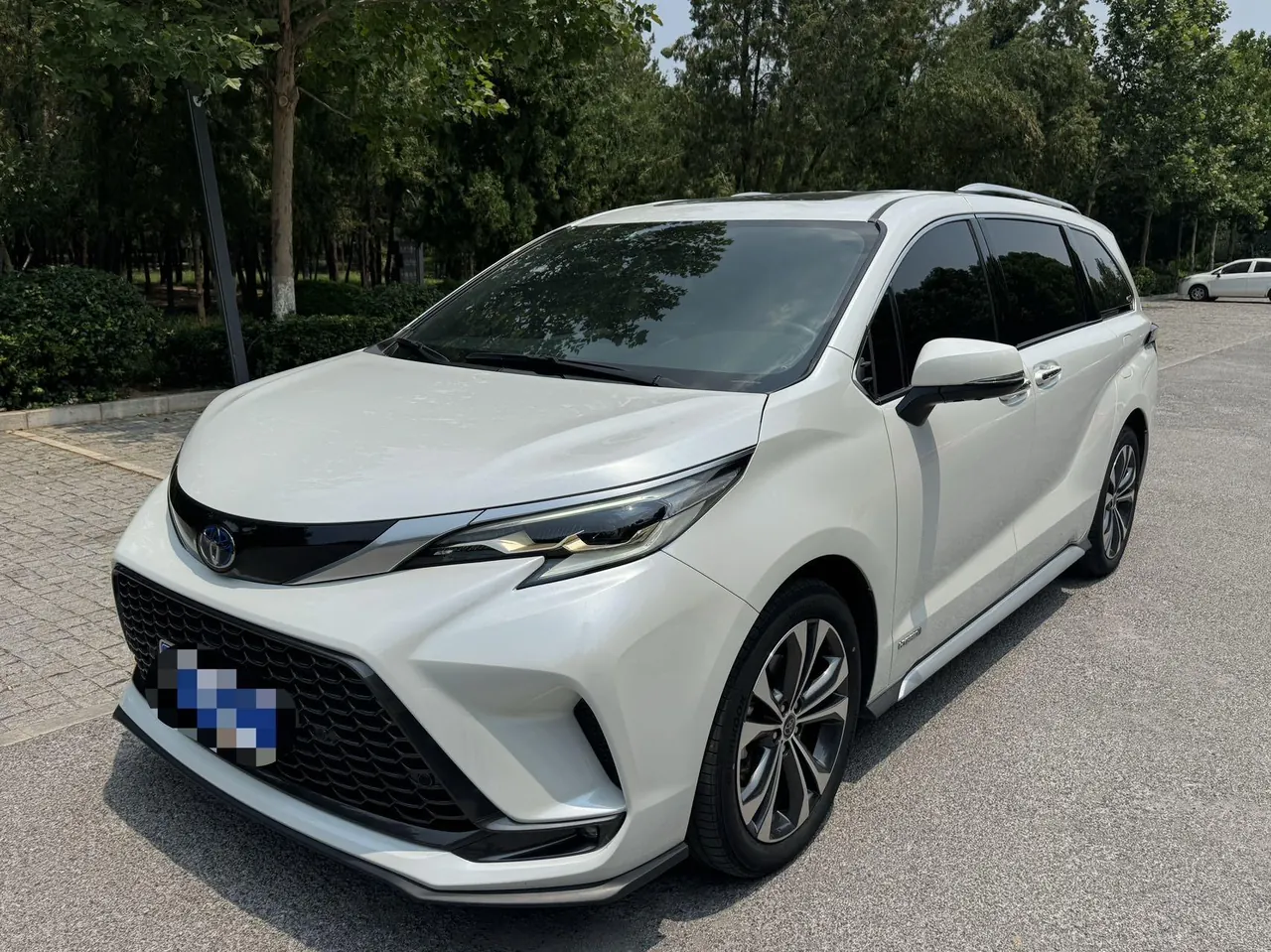 Toyota 2023 Grevia HYBRID 2.5 Stepless Premium PLUS Edition Automatic Gear - View 1