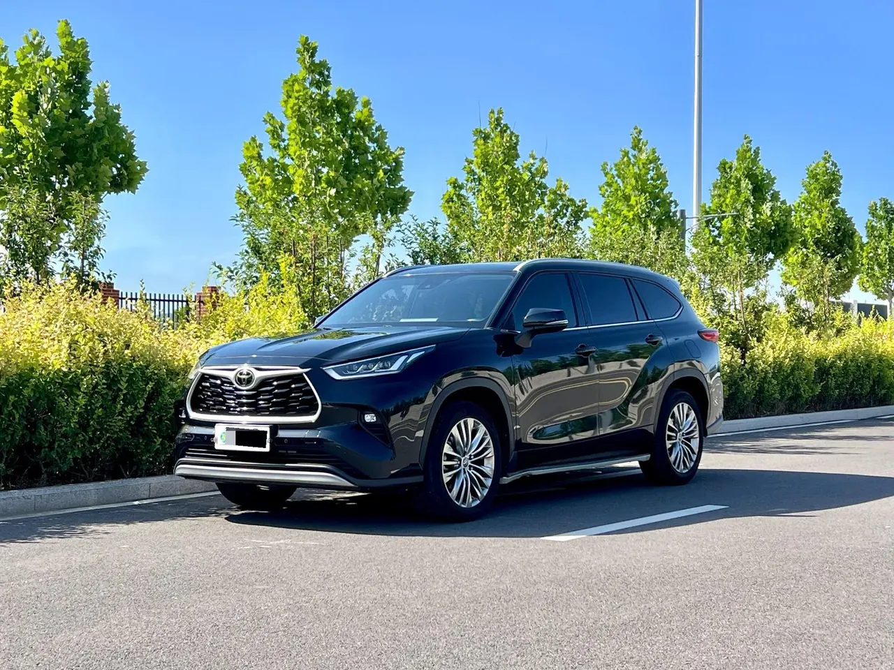 Toyota 2022 Highlander 2.0T 380T 4-wheel drive premium version 7-seat automatic gear - View 1