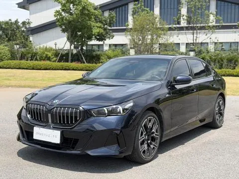 BMW 5 Series 2024 530Li Exclusive M Sports Suit - View 1