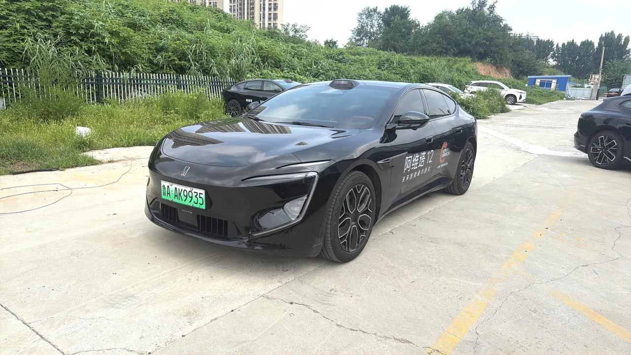 Avatr 2026 Avatr 12 Max dual-motor all-electric version (facelift) automatic transmission - View 1