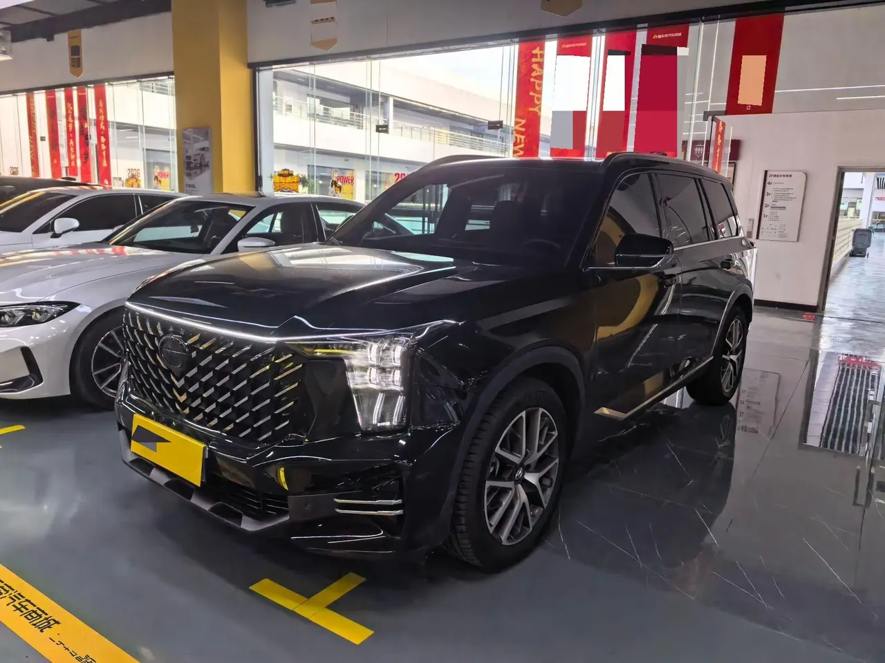 Trumpchi 2025 GS8 2.0TGDI Leading Series, Two-Wheel Drive Luxury Version, 5-Seater, Automatic Transmission - View 1