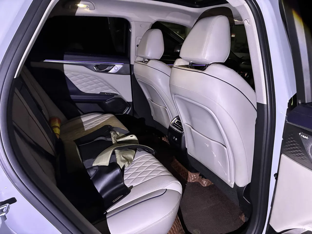 WEY 2021 mocha 48V 2.0T two-drive special alcohol version automatic gear 6