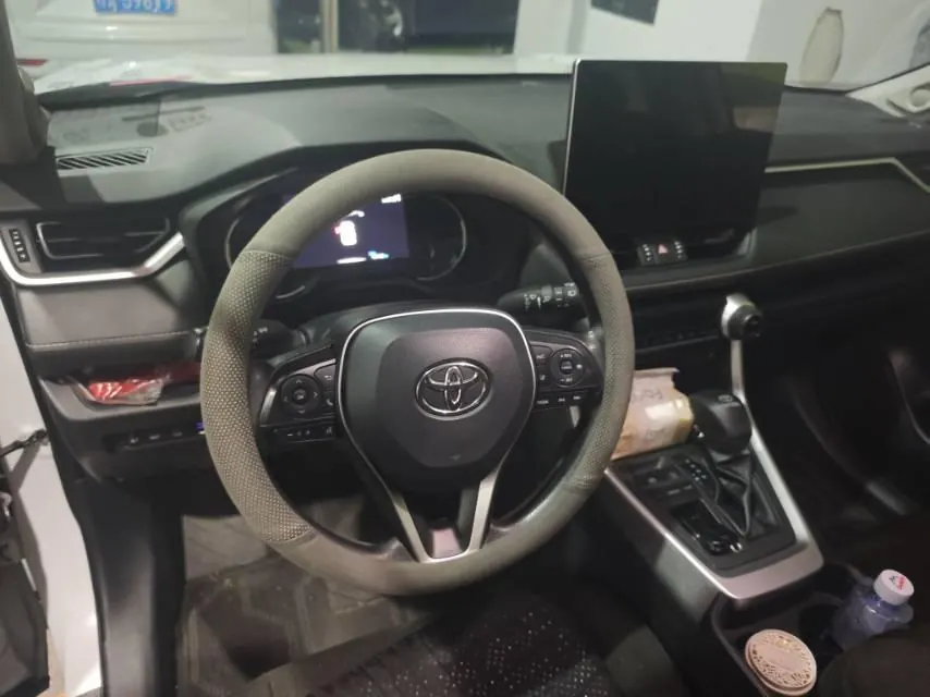 Toyota 2023 RAV4 Rongbo 2.0 Stepless Two-Drive Fashion Edition Automatic Gear 3