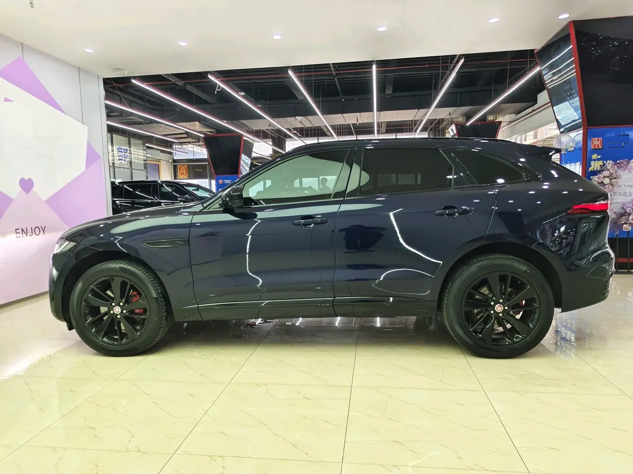 Jaguar F-PACE (Imported) 2023 F-PACE 2.0T P250 R-Dynamic BLACK Automatic Gear 6