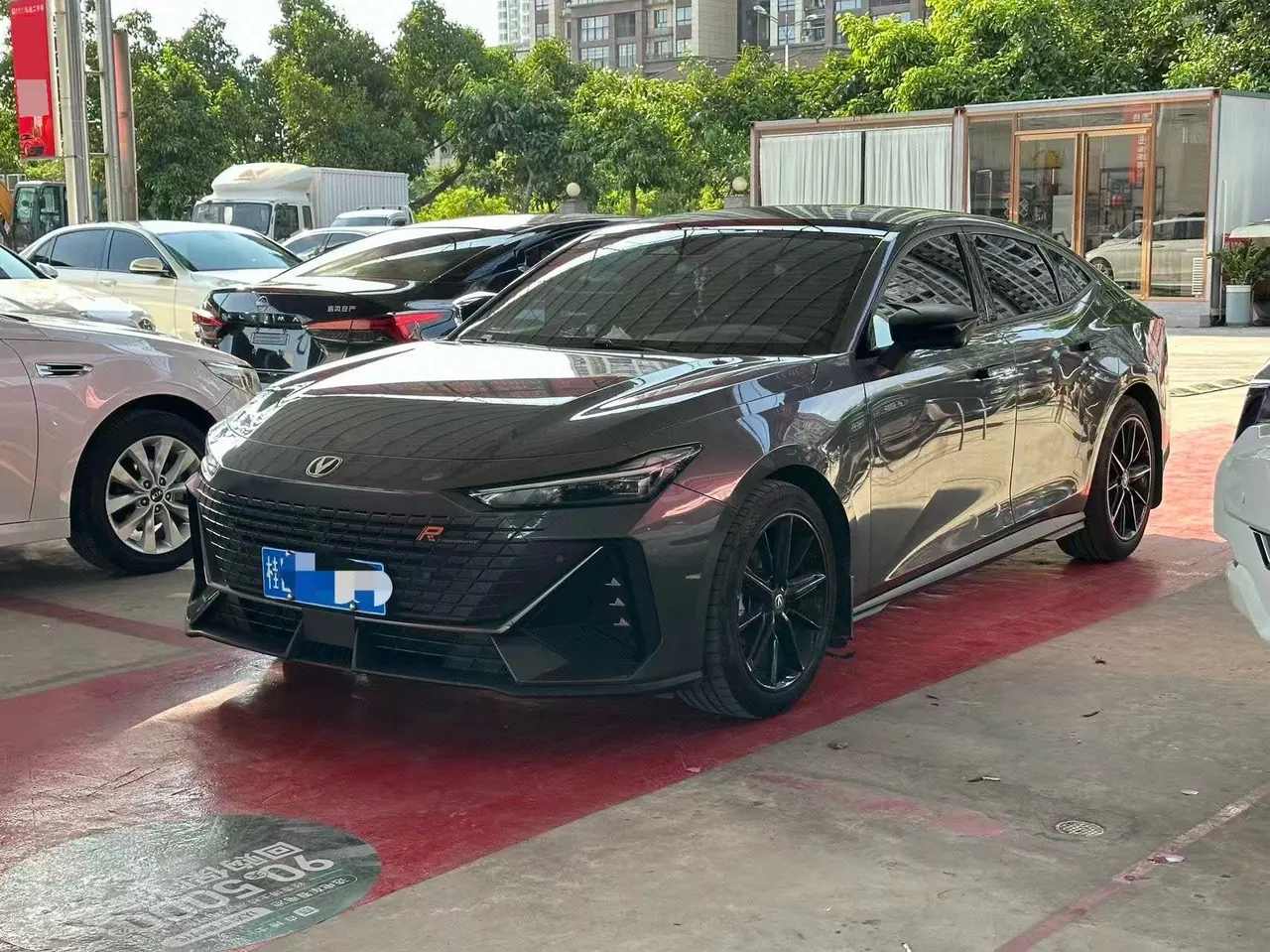 Open image lightbox: ChangAn 2023 UNI-V 1.5T honorable automatic gear
