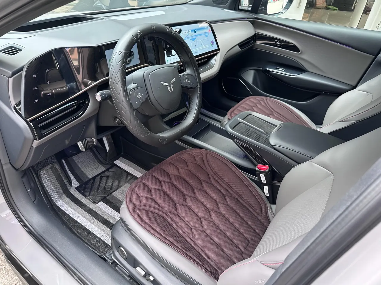 HongQi 2025 EH 7 640 4-wheel drive intelligent automatic gear 3