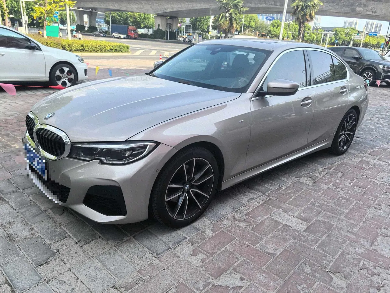 Open image lightbox: BMW 3 Series 2020 325i 2.0T M Sports Suit Automatic Gear