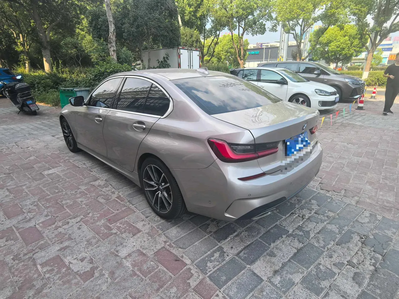 BMW 3 Series 2020 325i 2.0T M Sports Suit Automatic Gear 9