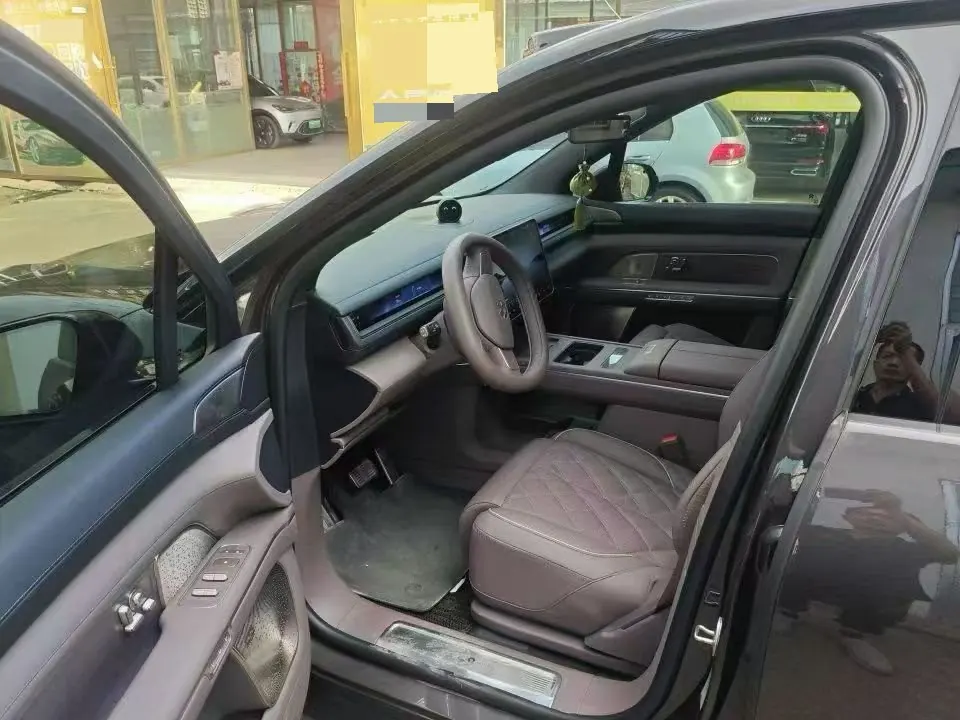 NIO 2026 ES8 6‑Seater Executive Signature Edition Automatic Transmission 3